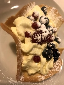 COOKIE W/ MASCARPONE FRESH BERRIES